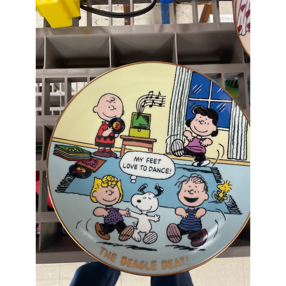 Danbury Mint Peanuts Magical Moments The Beagle‎ Beat! Plate